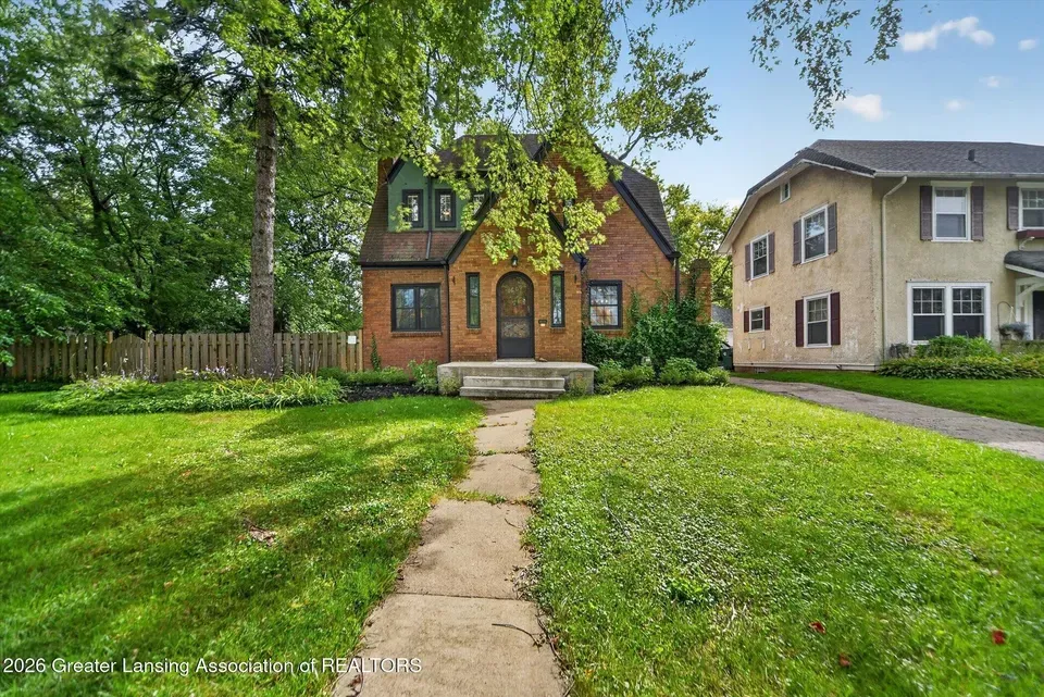 3 Bed 1 Bath Classic Historic Era Home in Lansing, MI - 2