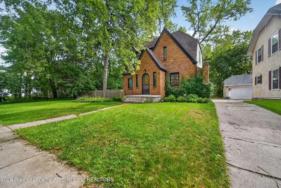 3 Bed 1 Bath Classic Historic Era Home in Lansing, MI - 4