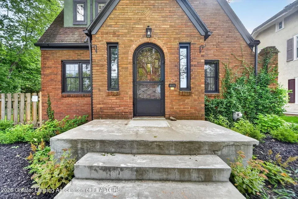 3 Bed 1 Bath Classic Historic Era Home in Lansing, MI - 5