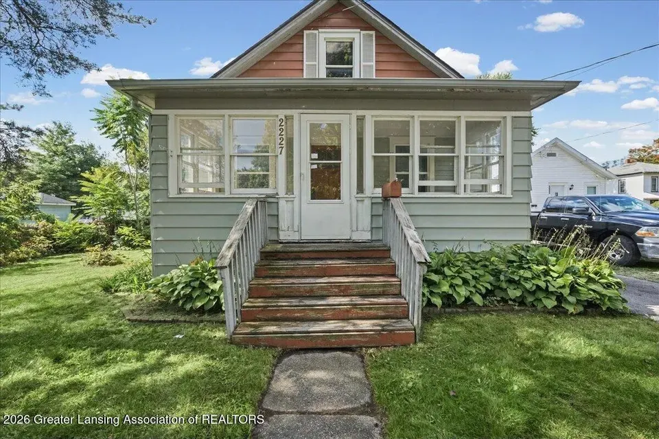 3 Bed 1 Bath Classic Historic Era Home in Lansing, MI - 2