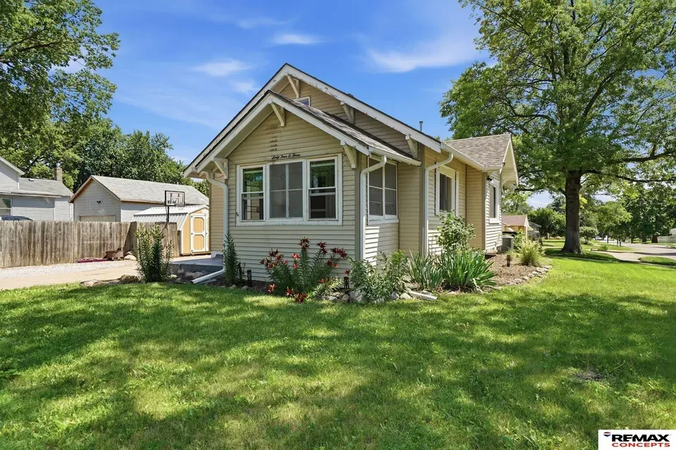 3 Bed 1 Bath Classic Historic Era Home in Lincoln, NE - 4