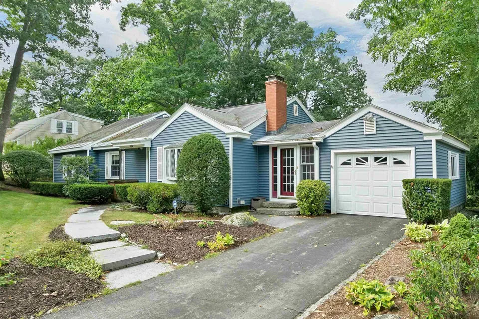 3 Bed 1 Bath Classic Historic Era Home in Manchester, NH - 1