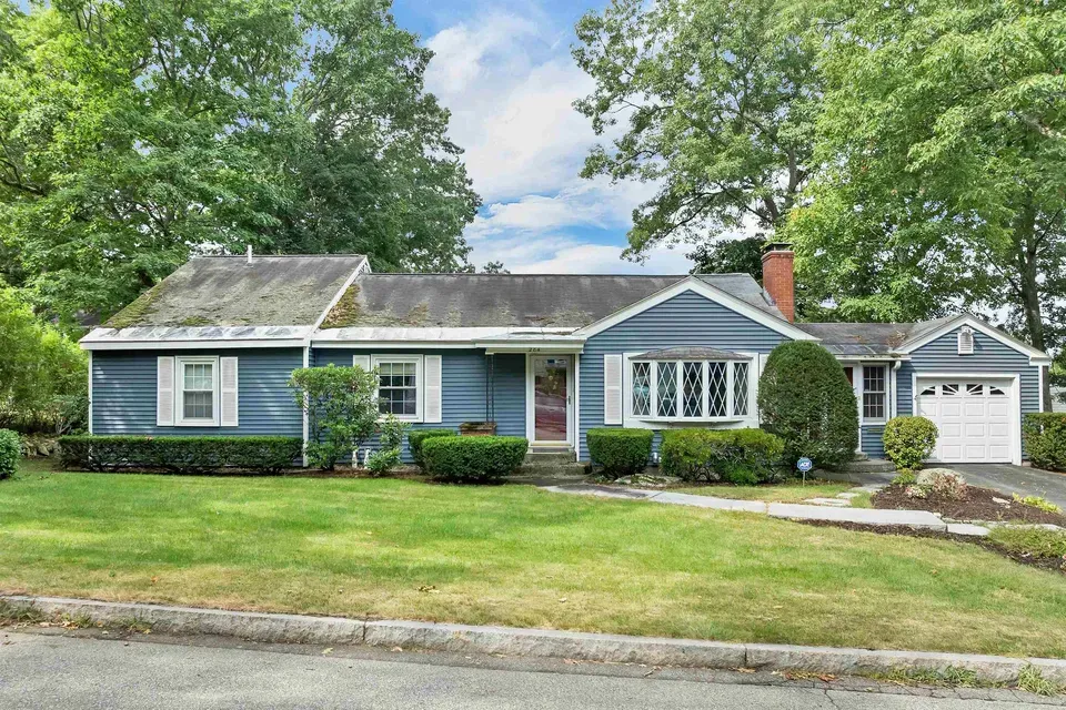 3 Bed 1 Bath Classic Historic Era Home in Manchester, NH - 2