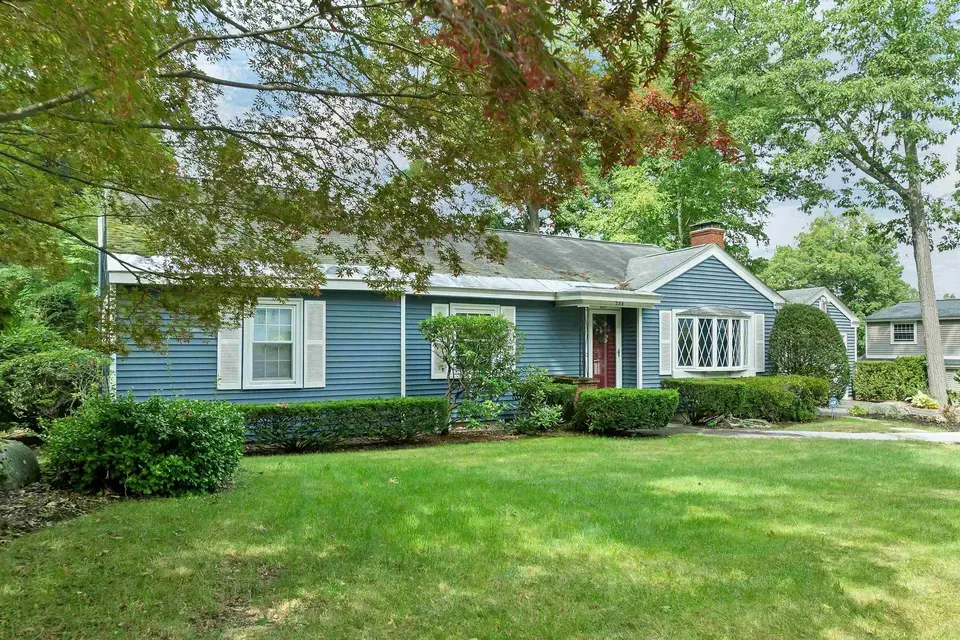 3 Bed 1 Bath Classic Historic Era Home in Manchester, NH - 3