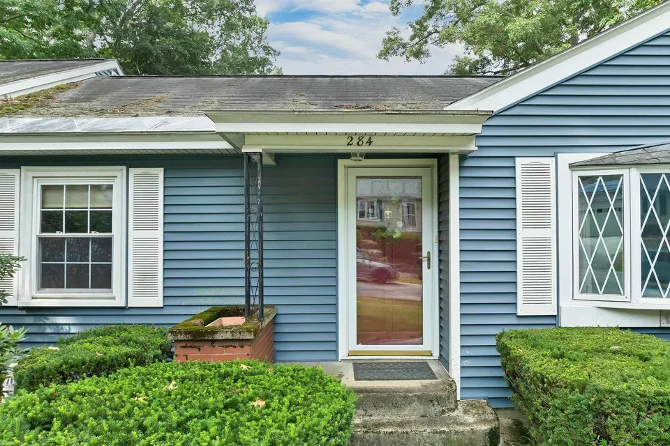 3 Bed 1 Bath Classic Historic Era Home in Manchester, NH - 4