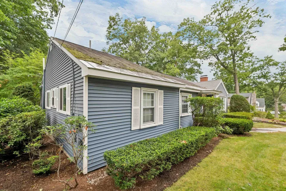 3 Bed 1 Bath Classic Historic Era Home in Manchester, NH - 5