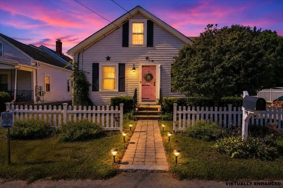 3 Bed 1 Bath Classic Historic Era Home in Manchester, NH