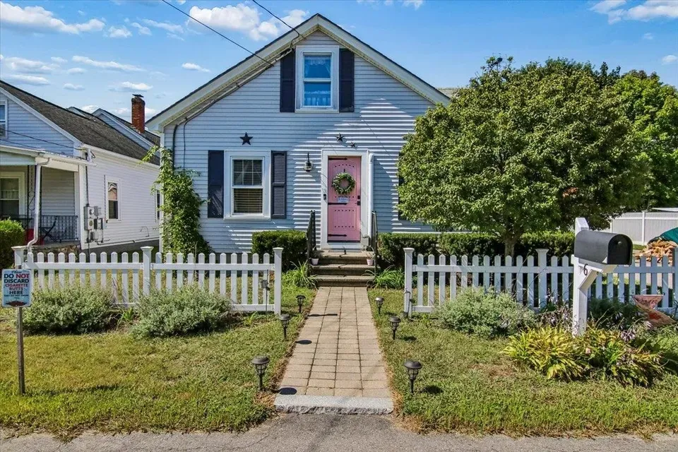 3 Bed 1 Bath Classic Historic Era Home in Manchester, NH - 2