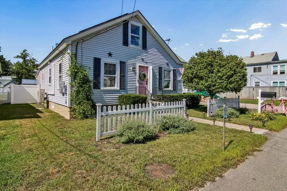 3 Bed 1 Bath Classic Historic Era Home in Manchester, NH - 3