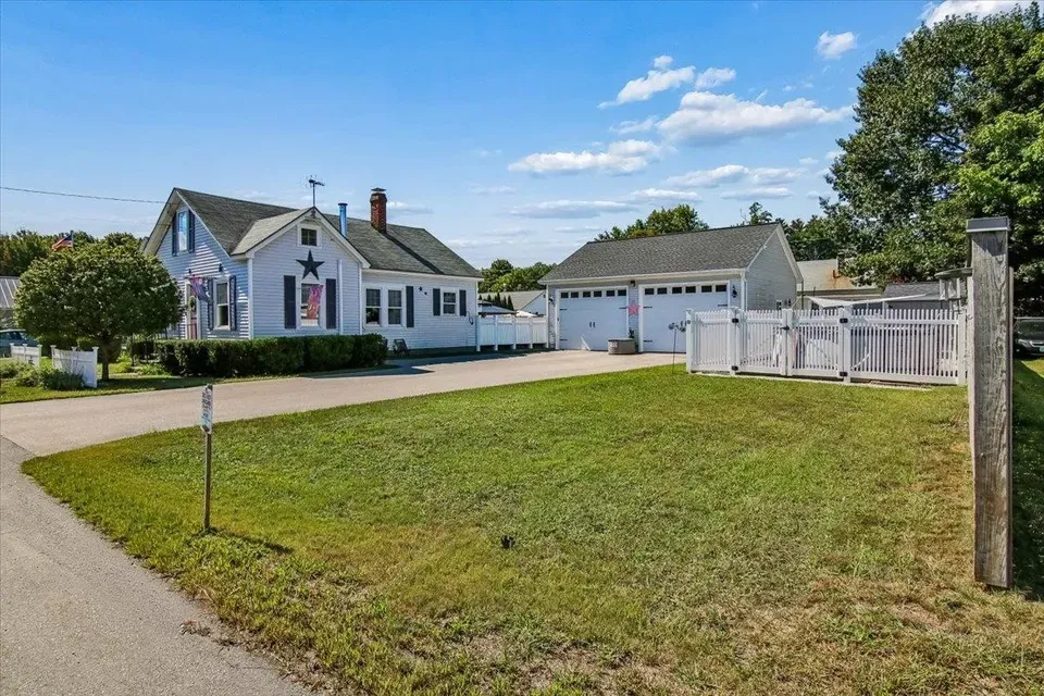 3 Bed 1 Bath Classic Historic Era Home in Manchester, NH - 4