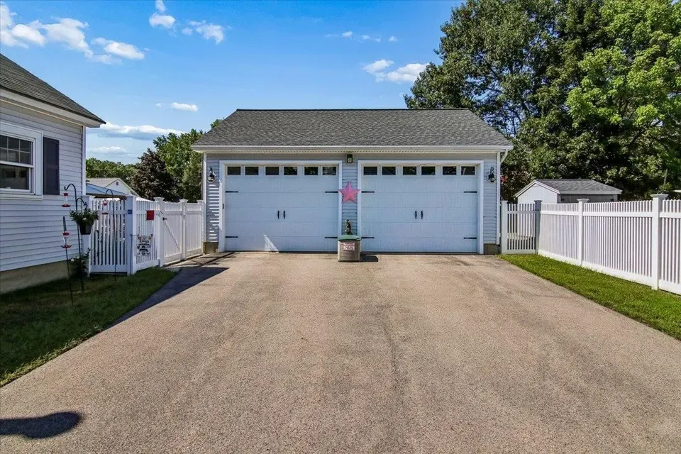 3 Bed 1 Bath Classic Historic Era Home in Manchester, NH - 5