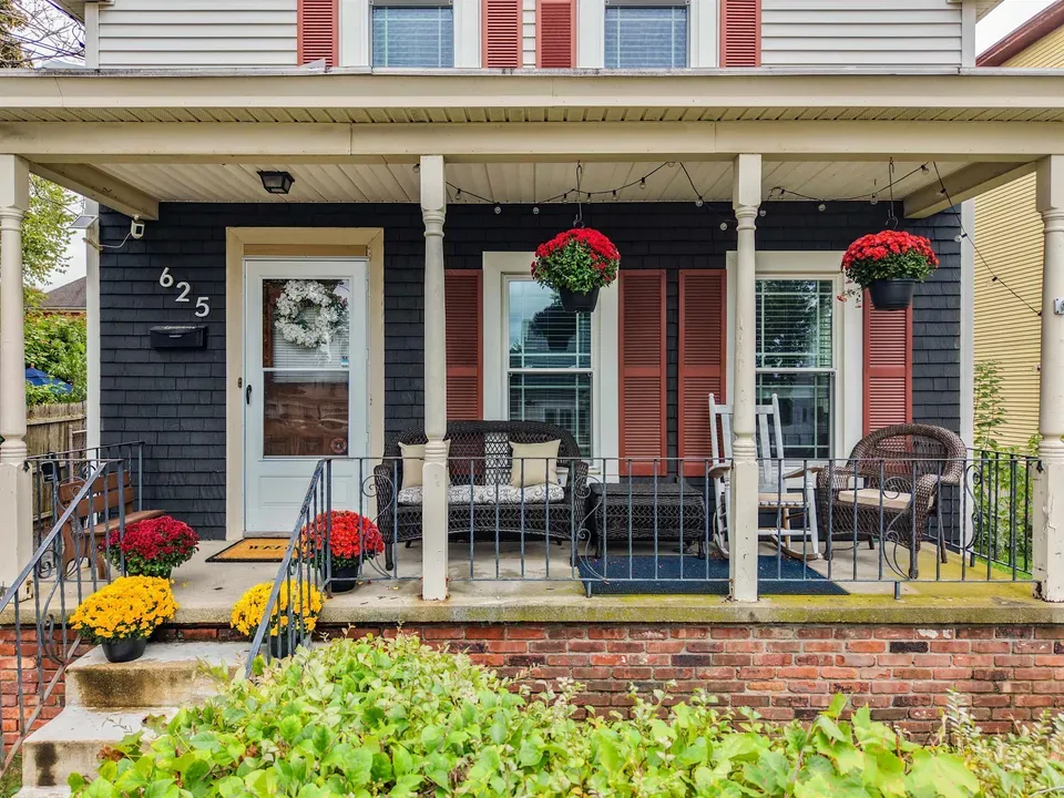 3 Bed 1 Bath Classic Historic Era Home in Manchester, NH - 2