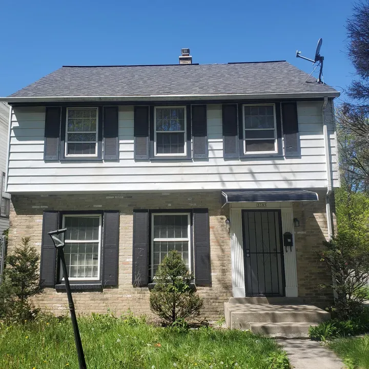 3 Bed 1 Bath Classic Historic Era Home in Milwaukee, WI - 1