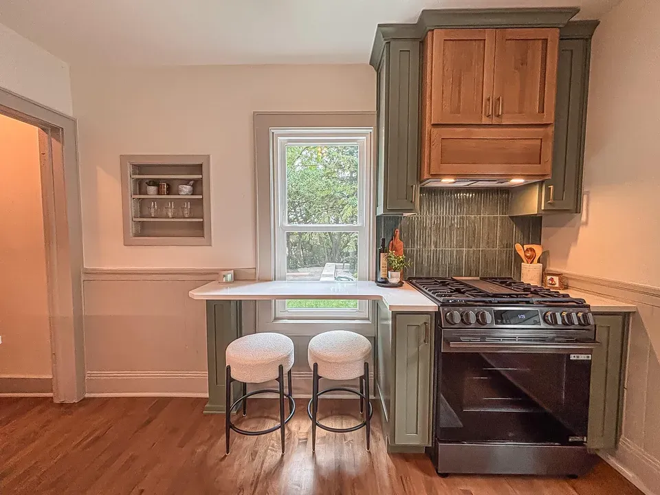 3 Bed 1 Bath Classic Historic Era Home in Milwaukee, WI - 2