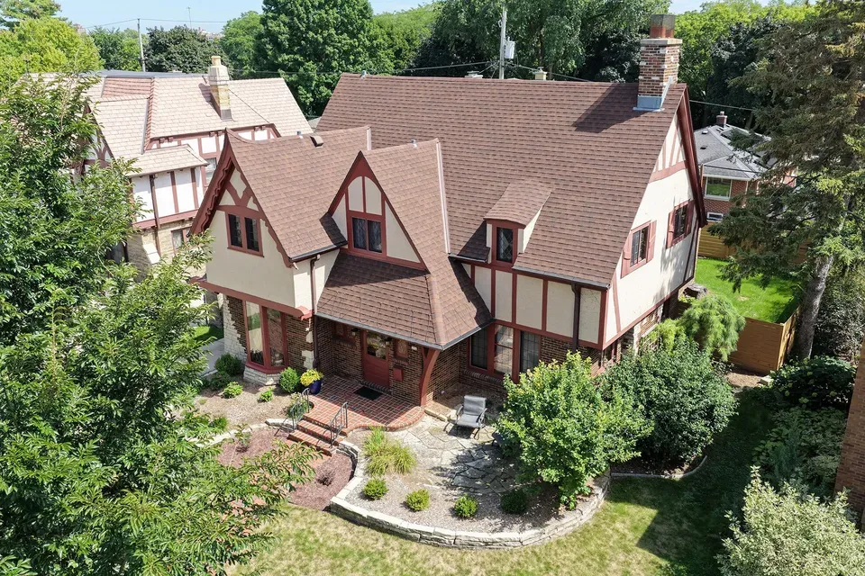 3 Bed 1 Bath Classic Historic Era Home in Milwaukee, WI