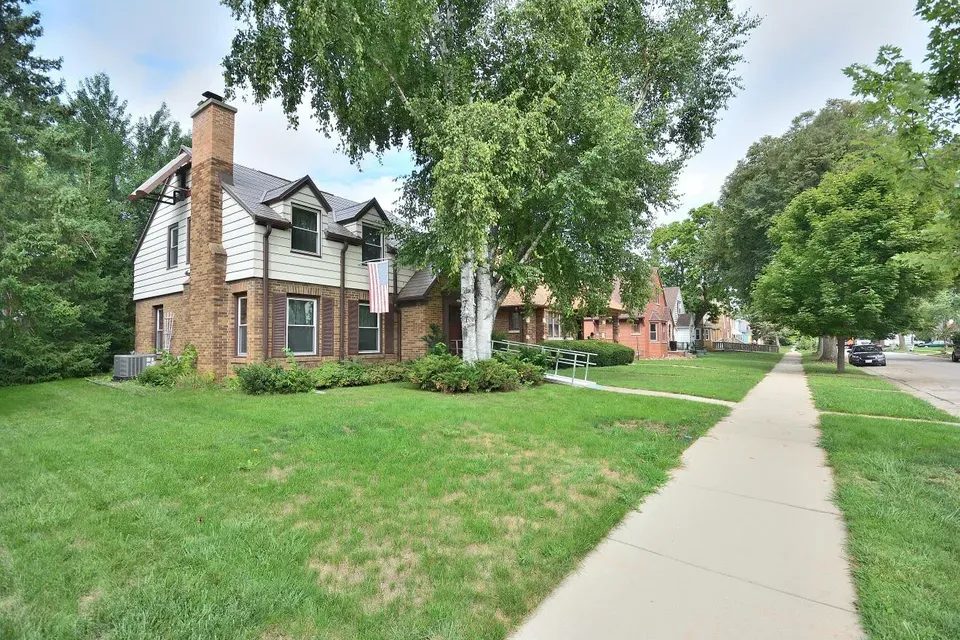 3 Bed 1 Bath Classic Historic Era Home in Milwaukee, WI
