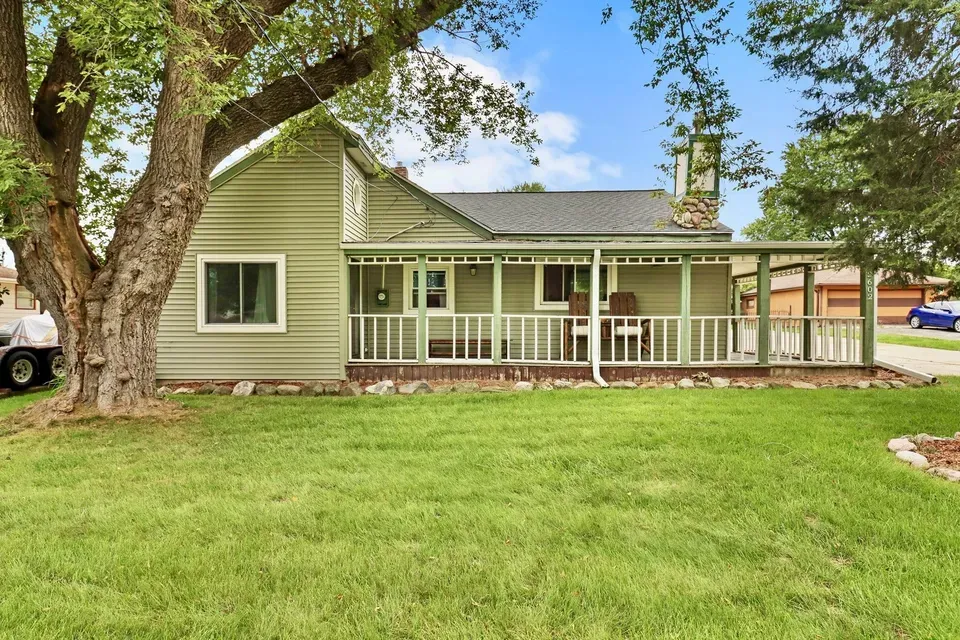 3 Bed 1 Bath Classic Historic Era Home in Milwaukee, WI