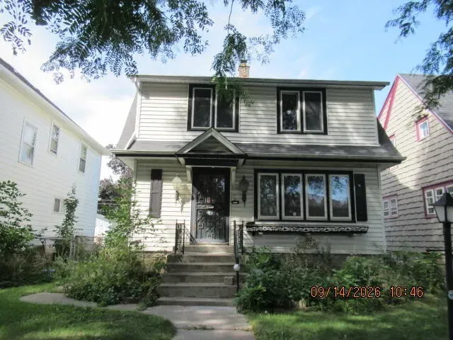 3 Bed 1 Bath Classic Historic Era Home in Milwaukee, WI