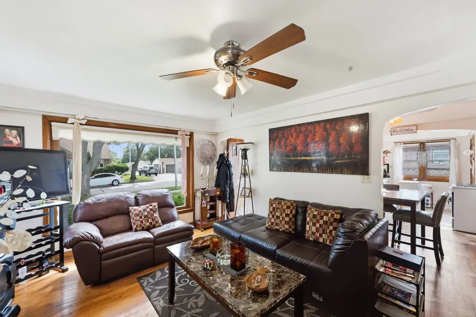3 Bed 1 Bath Classic Historic Era Home in Milwaukee, WI - 5