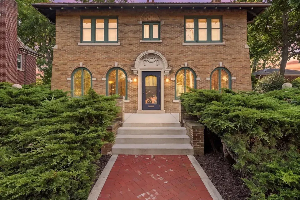 3 Bed 1 Bath Classic Historic Era Home in Milwaukee, WI - 2