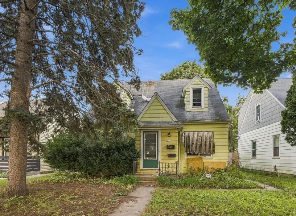 3 Bed 1 Bath Classic Historic Era Home in Milwaukee, WI