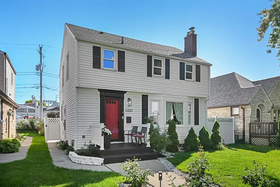3 Bed 1 Bath Classic Historic Era Home in Milwaukee, WI - 1