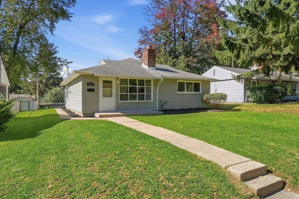 3 Bed 1 Bath Classic Historic Era Home in Milwaukee, WI - 2