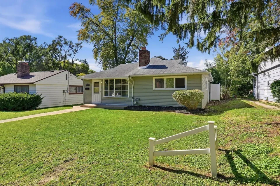 3 Bed 1 Bath Classic Historic Era Home in Milwaukee, WI - 3