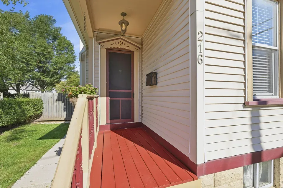 3 Bed 1 Bath Classic Historic Era Home in Milwaukee, WI - 3