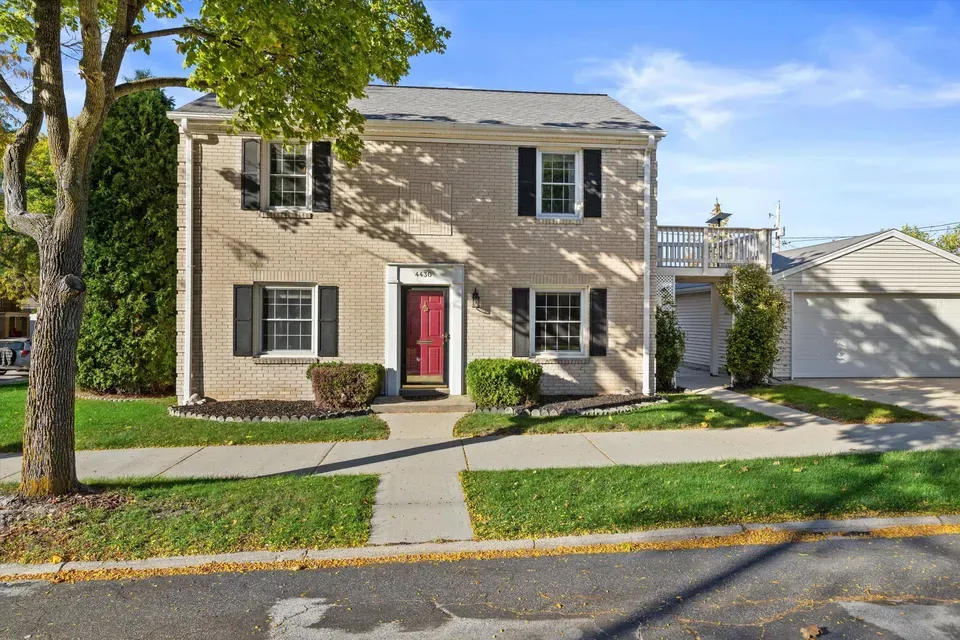 3 Bed 1 Bath Classic Historic Era Home in Milwaukee, WI