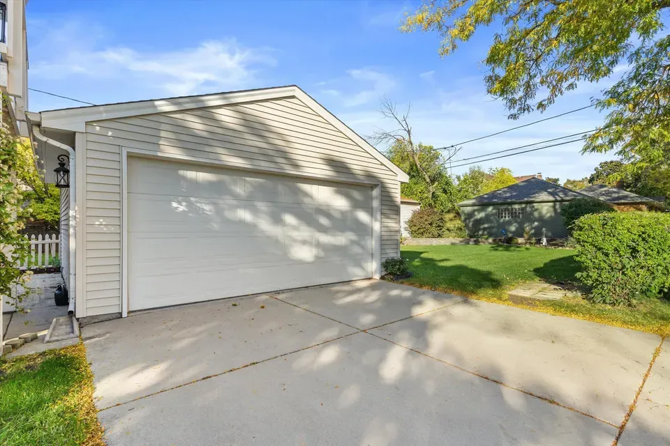 3 Bed 1 Bath Classic Historic Era Home in Milwaukee, WI - 3