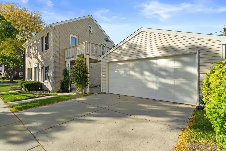 3 Bed 1 Bath Classic Historic Era Home in Milwaukee, WI - 4