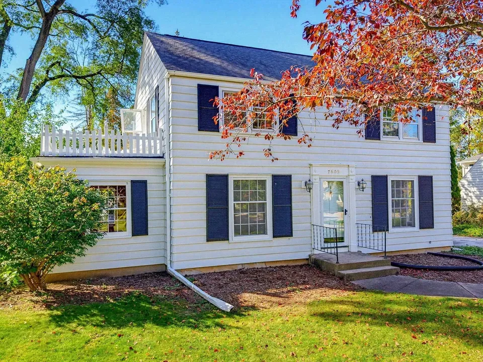 3 Bed 1 Bath Classic Historic Era Home in Milwaukee, WI - 1