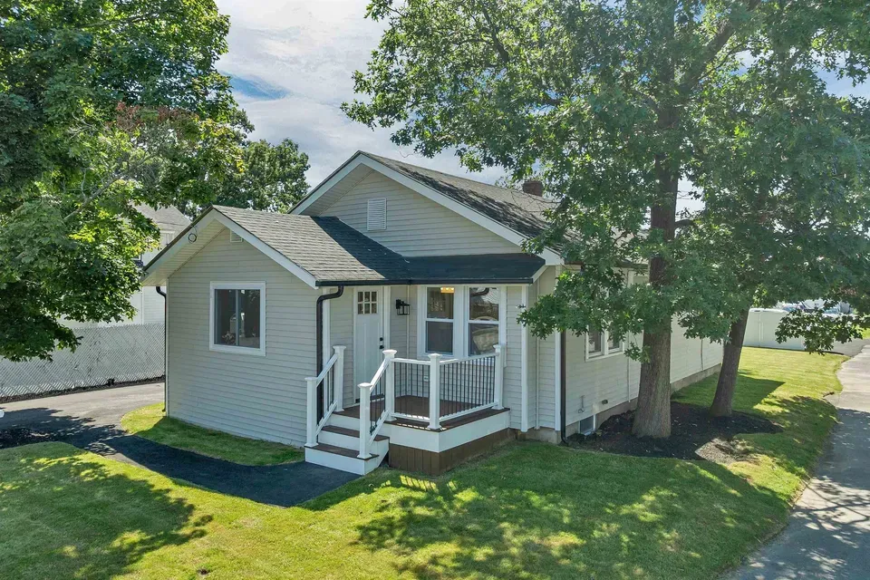 3 Bed 1 Bath Classic Historic Era Home in Nashua, NH