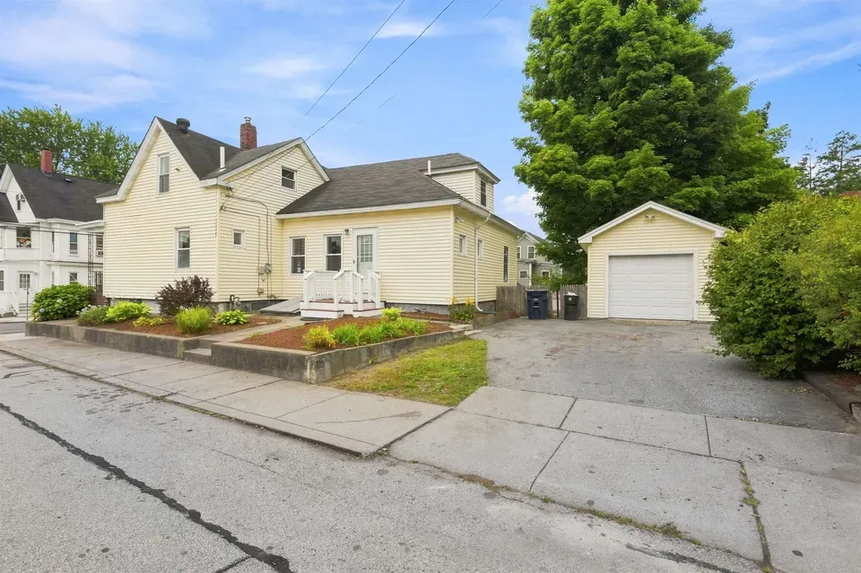 3 Bed 1 Bath Classic Historic Era Home in Nashua, NH - 3