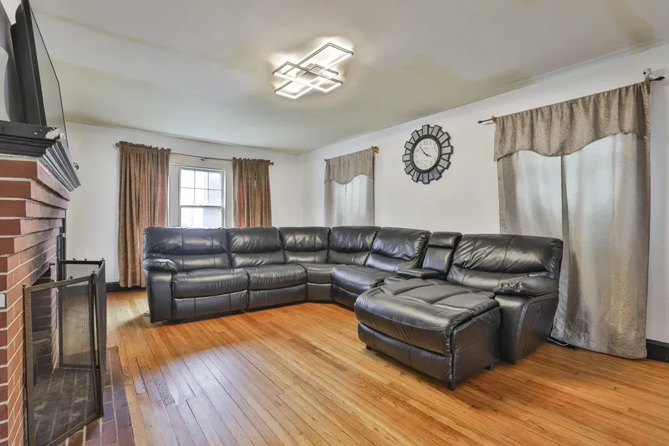 3 Bed 1 Bath Classic Historic Era Home in Nashua, NH - 5
