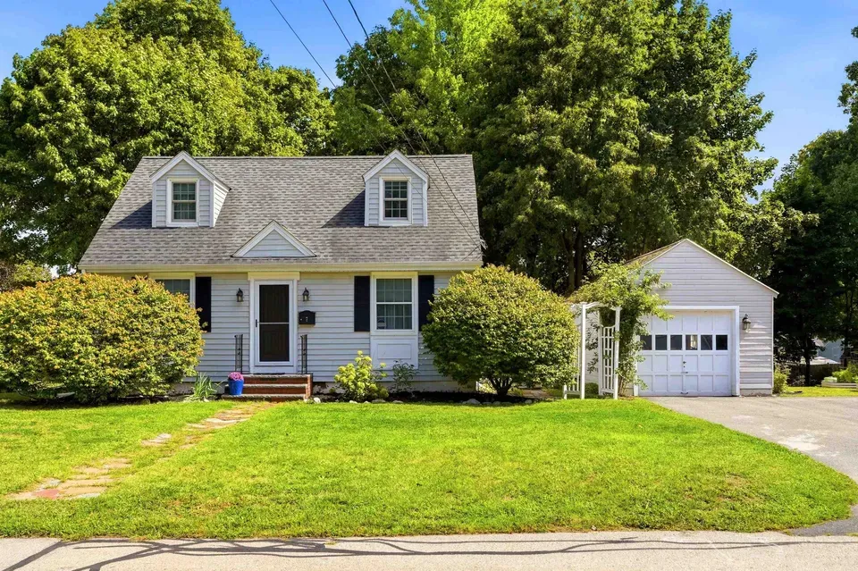 3 Bed 1 Bath Classic Historic Era Home in Nashua, NH