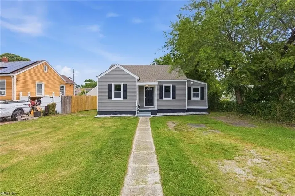 3 Bed 1 Bath Classic Historic Era Home in Norfolk, VA