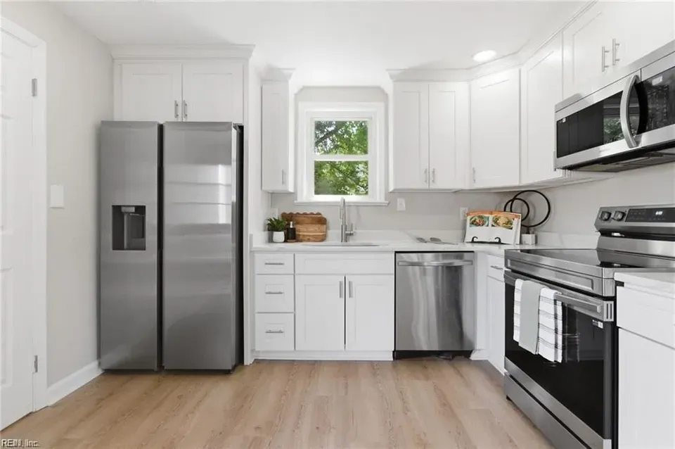 3 Bed 1 Bath Classic Historic Era Home in Norfolk, VA - 4