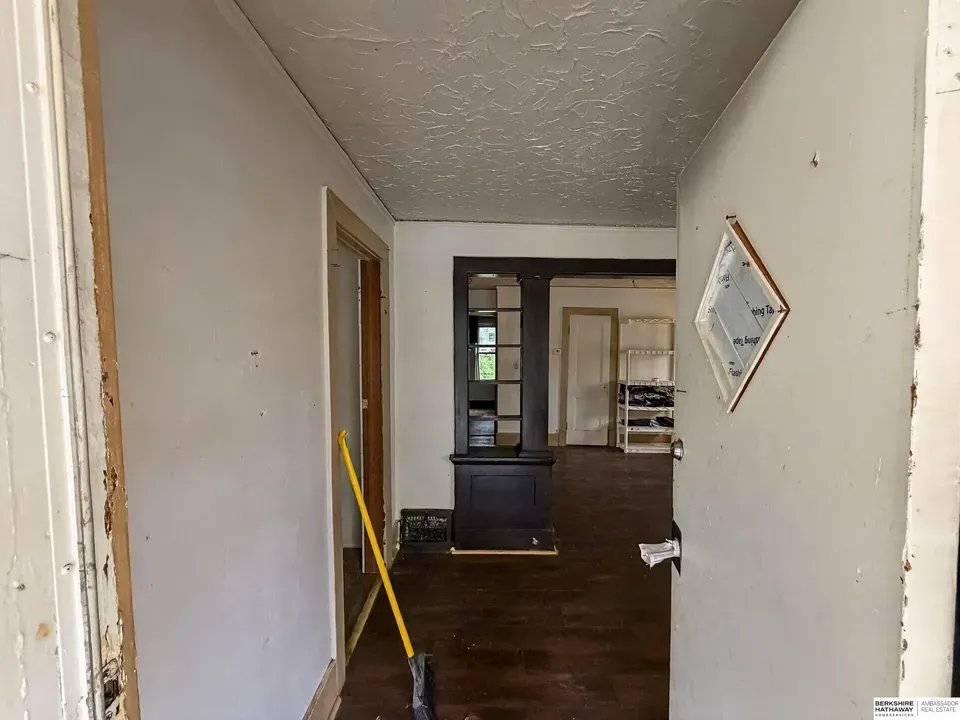 3 Bed 1 Bath Classic Historic Era Home in Omaha, NE - 4