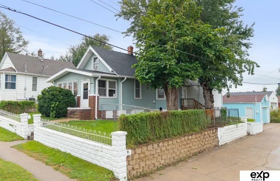 3 Bed 1 Bath Classic Historic Era Home in Omaha, NE - 2