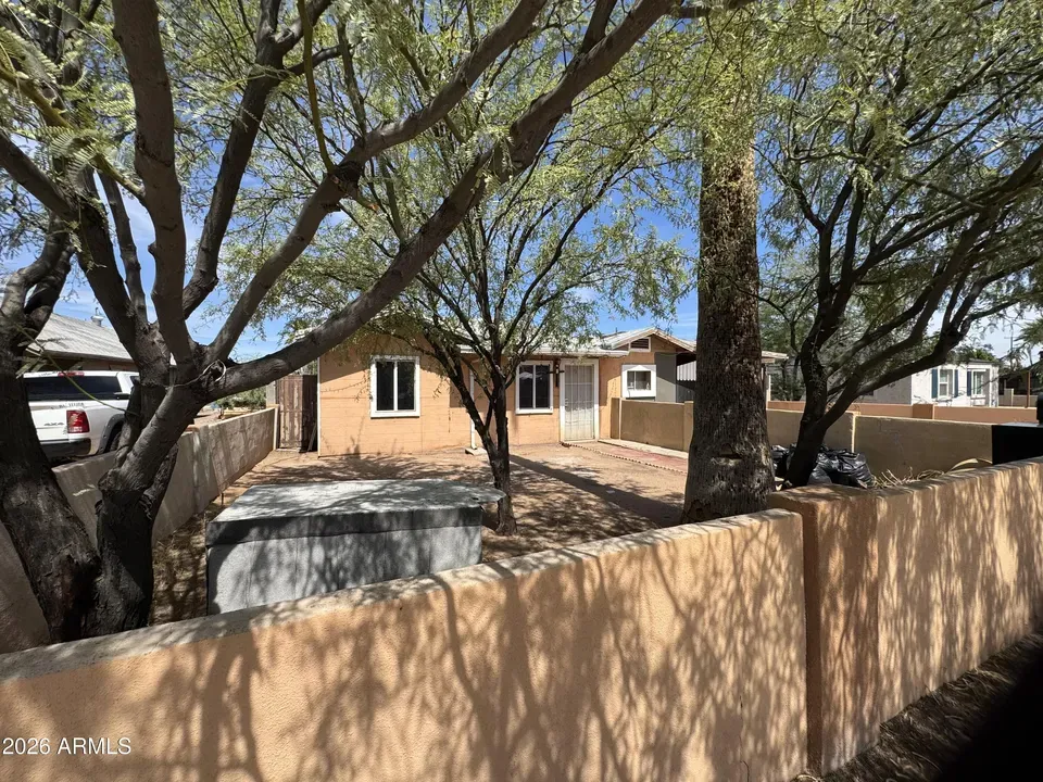 3 Bed 1 Bath Classic Historic Era Home in Phoenix, AZ - 1