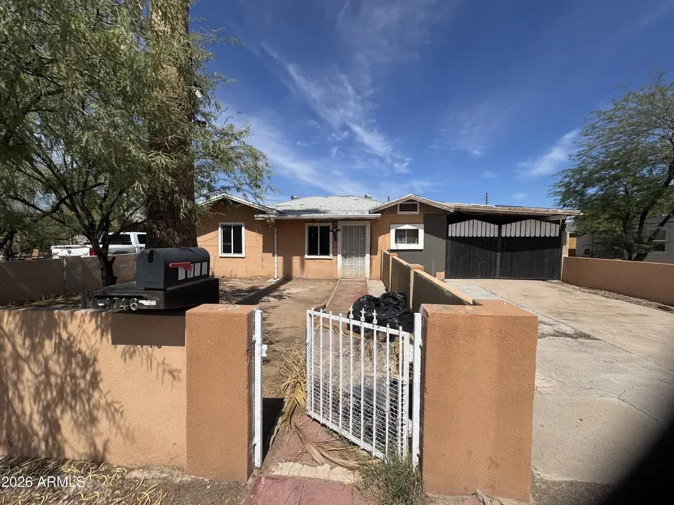 3 Bed 1 Bath Classic Historic Era Home in Phoenix, AZ - 2