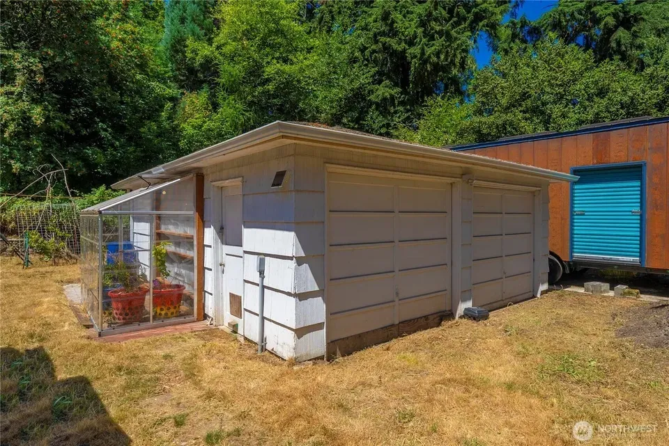 3 Bed 1 Bath Classic Historic Era Home in Seattle, WA - 4