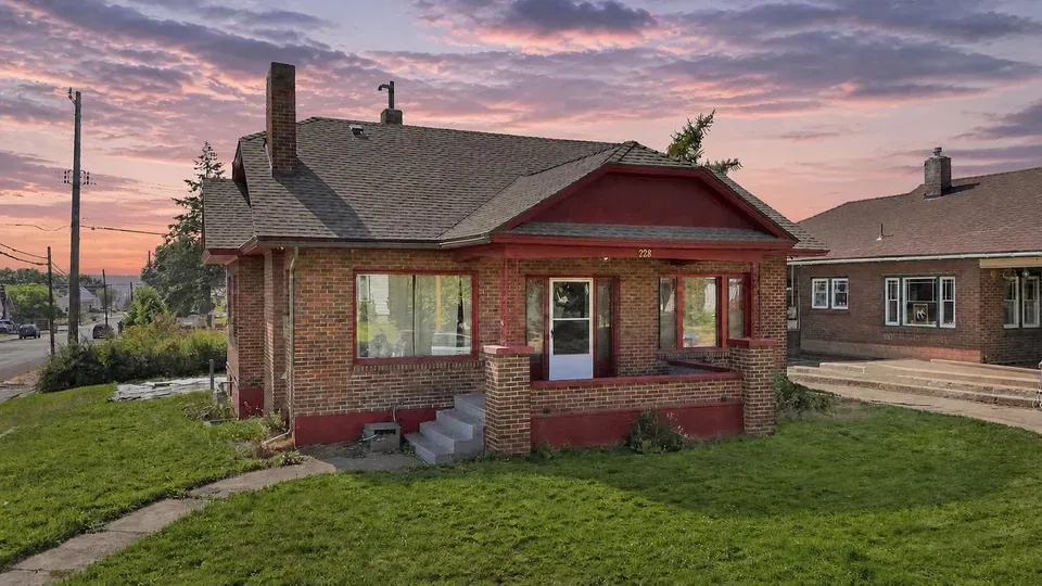 3 Bed 1 Bath Classic Historic Era Home in Spokane, WA - 1
