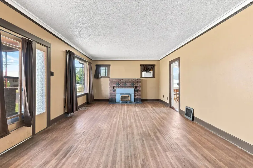 3 Bed 1 Bath Classic Historic Era Home in Spokane, WA - 4