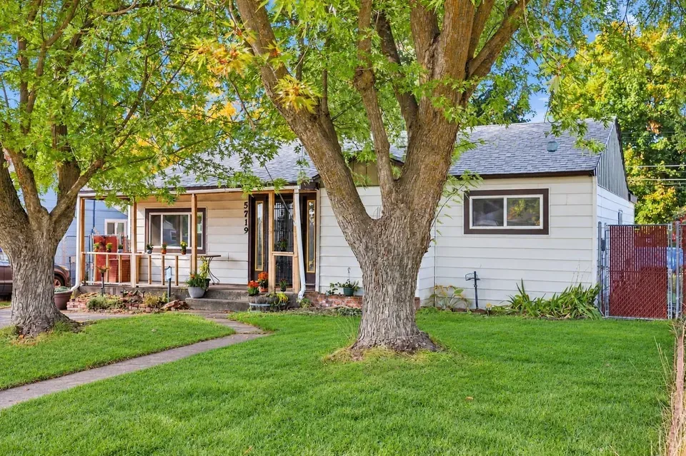 3 Bed 1 Bath Classic Historic Era Home in Spokane, WA - 2