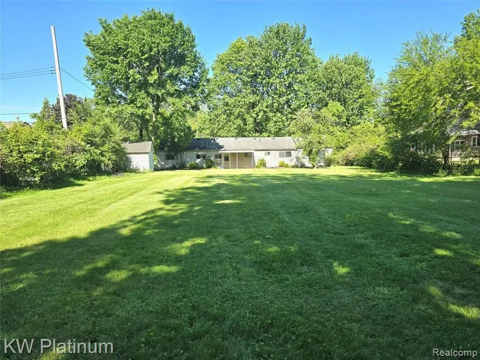 3 Bed 1 Bath Classic Historic Era Home in Troy, MI - 2
