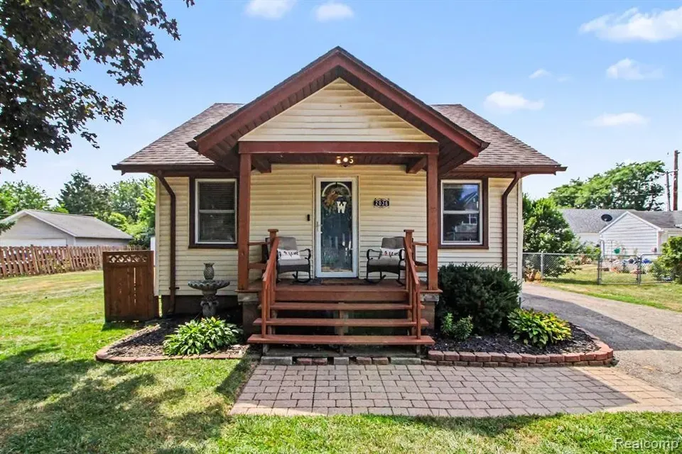 3 Bed 1 Bath Classic Historic Era Home in Troy, MI - 1