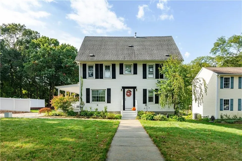 3 Bed 1 Bath Classic Historic Era Home in Warwick, RI - 1